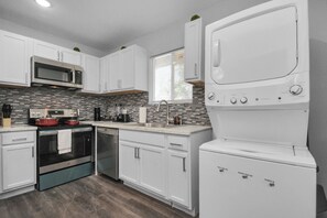 Mikrowelle, Ofen, Herdplatte, Geschirrspüler