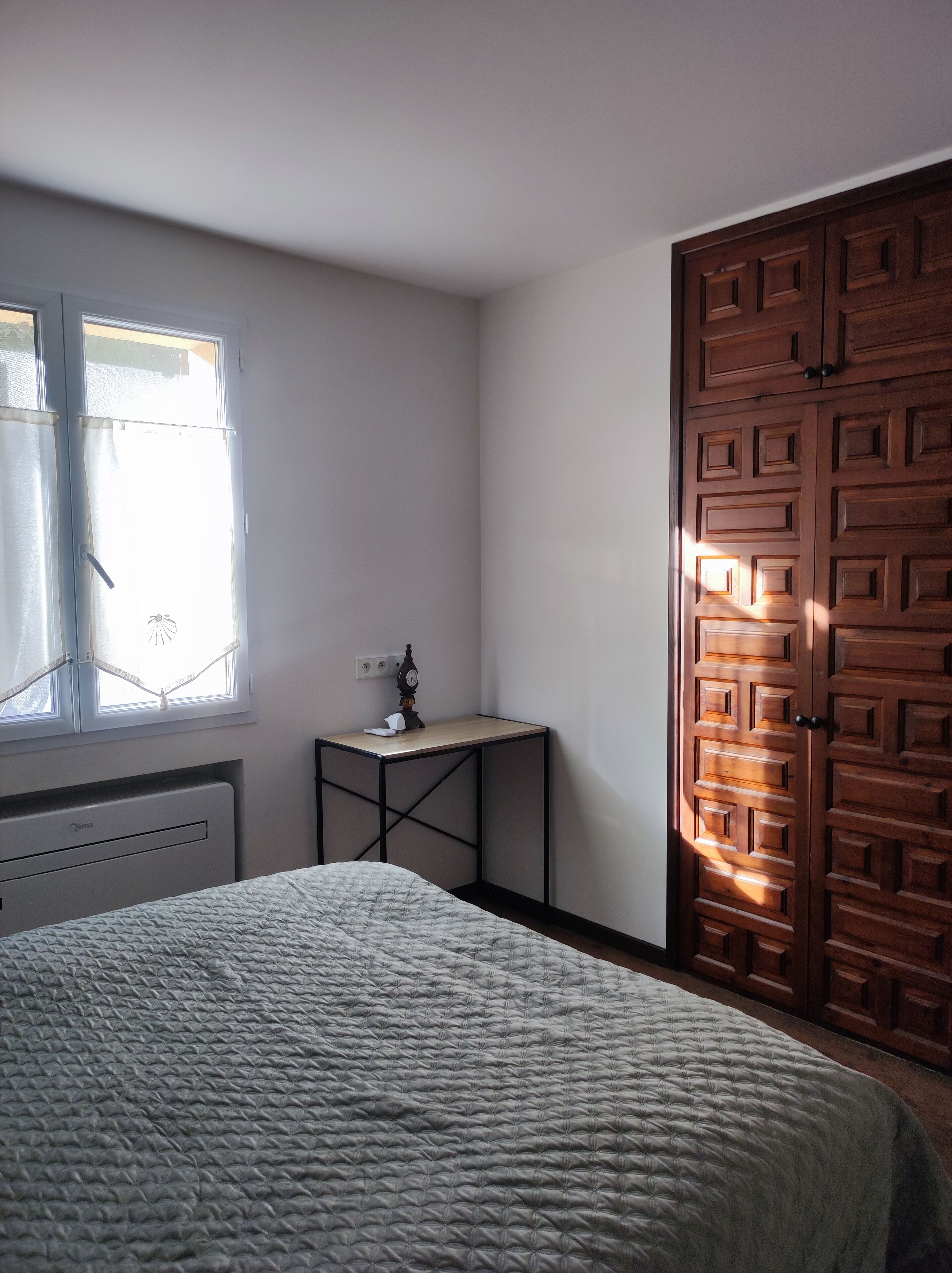 3 slaapkamers, een strijkplank/strijkijzer, reisbedje, gratis wifi