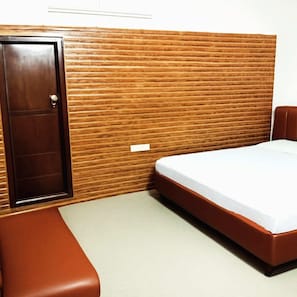 Rollaway beds, free WiFi, bed sheets