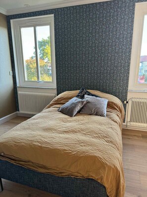 5 bedrooms, WiFi, bed sheets