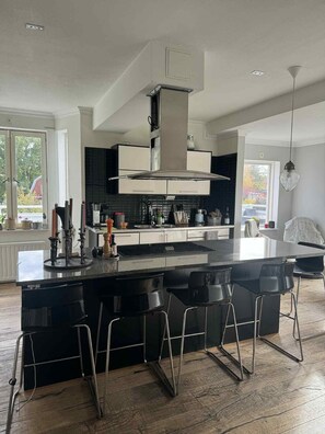 Microwave, oven, stovetop, dishwasher