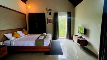 Casa de campo Deluxe, balcón, vista a la colina | Caja de seguridad en la habitación, escritorio y insonorización