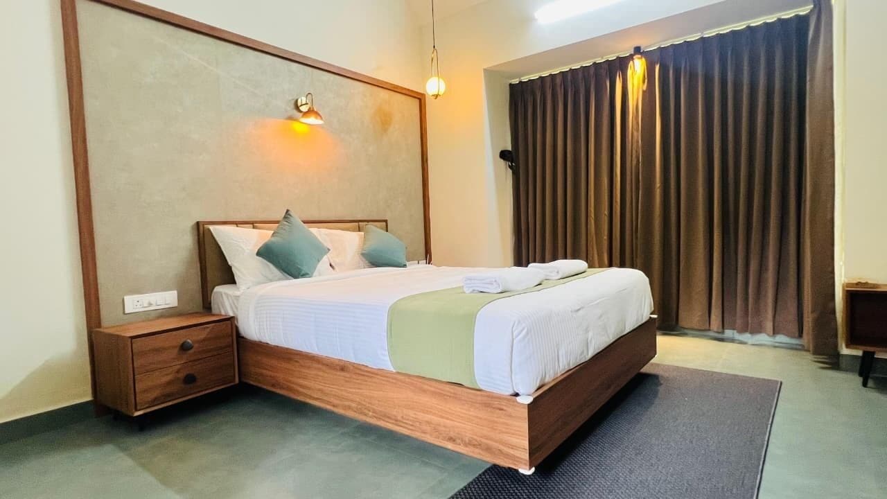 Deluxe Cottage, Balcony, Hill View | In-room safe, desk, soundproofing, iron/ironing board