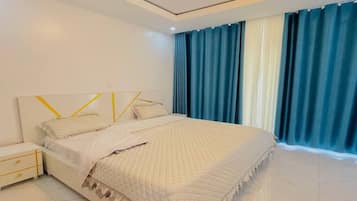 4 bedrooms, iron/ironing board, WiFi, bed sheets