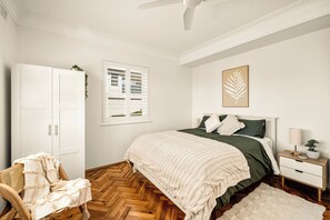 2 bedrooms, desk, iron/ironing board, WiFi