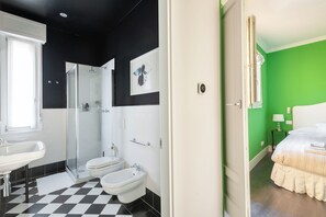 Doccia, asciugacapelli, bidet, asciugamani