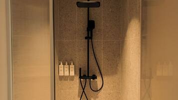 Family Quadruple Room | Bathroom | Slippers