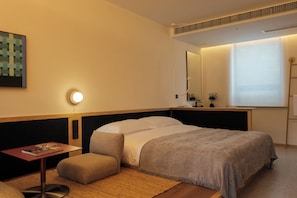 Chambre Double Classique, vue cour intérieure | Rideaux occultants, fer et planche à repasser, Wi-Fi gratuit