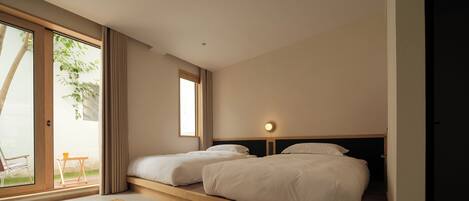 Doppia Superior, balcone, vista giardino | Tende oscuranti, ferro/asse da stiro, Wi-Fi gratuito