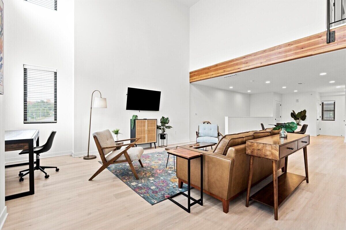 The Lockwood Loft | Modern 2br Townhome W/ Garage - Kansas City, MO