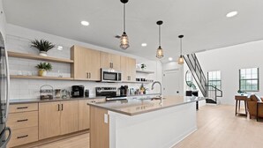 Coffee/tea maker, fridge, microwave, oven
