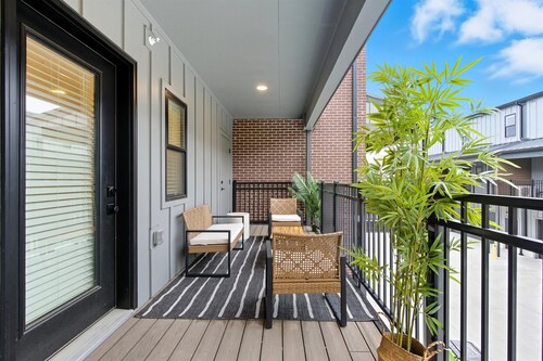 The Lockwood Loft | Modern 2BR Townhome w/ Garage + Balcony