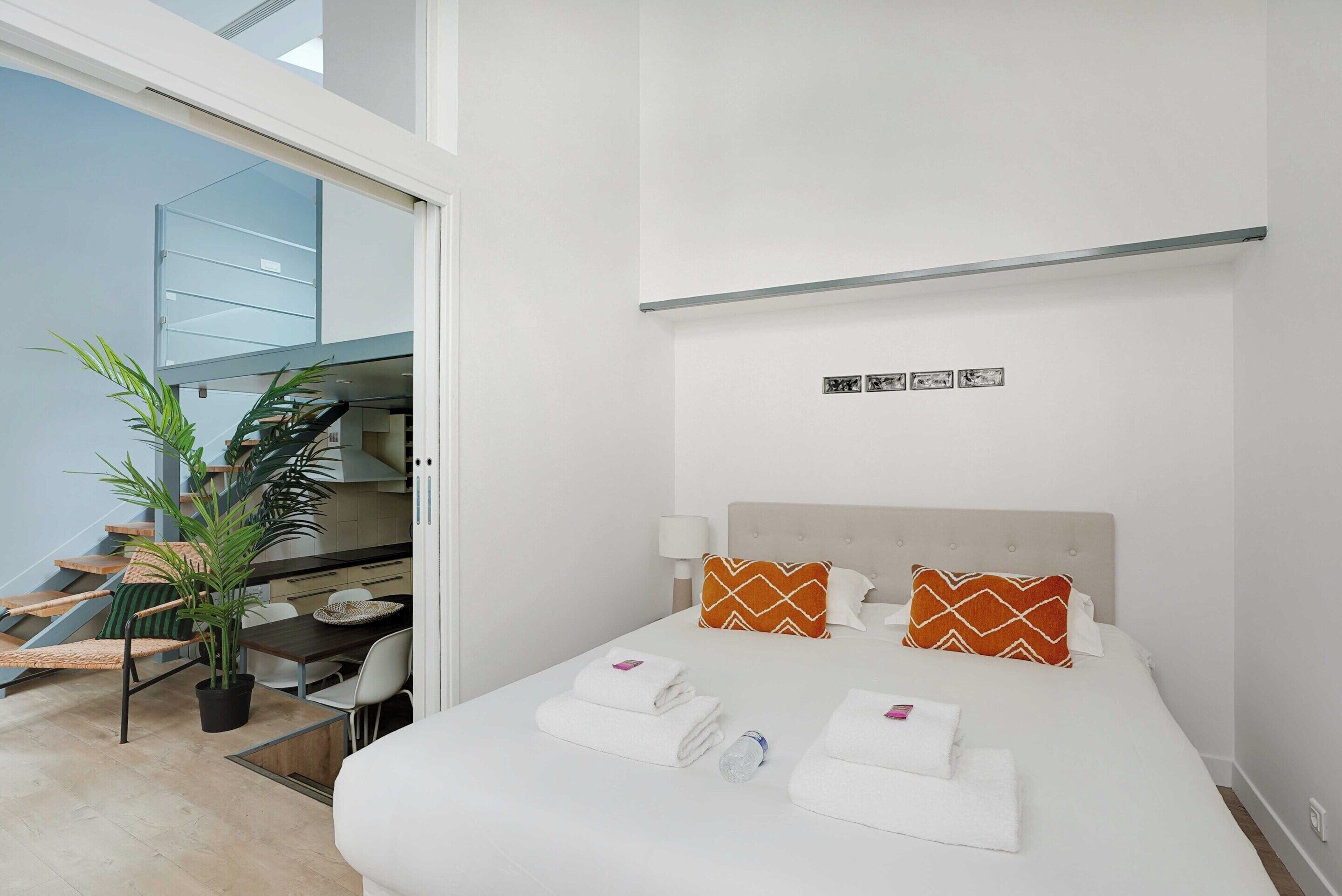 2 habitaciones y espacio para trabajar con laptop 