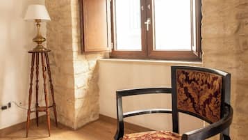 Apartment | In-room safe, blackout drapes, soundproofing, free WiFi