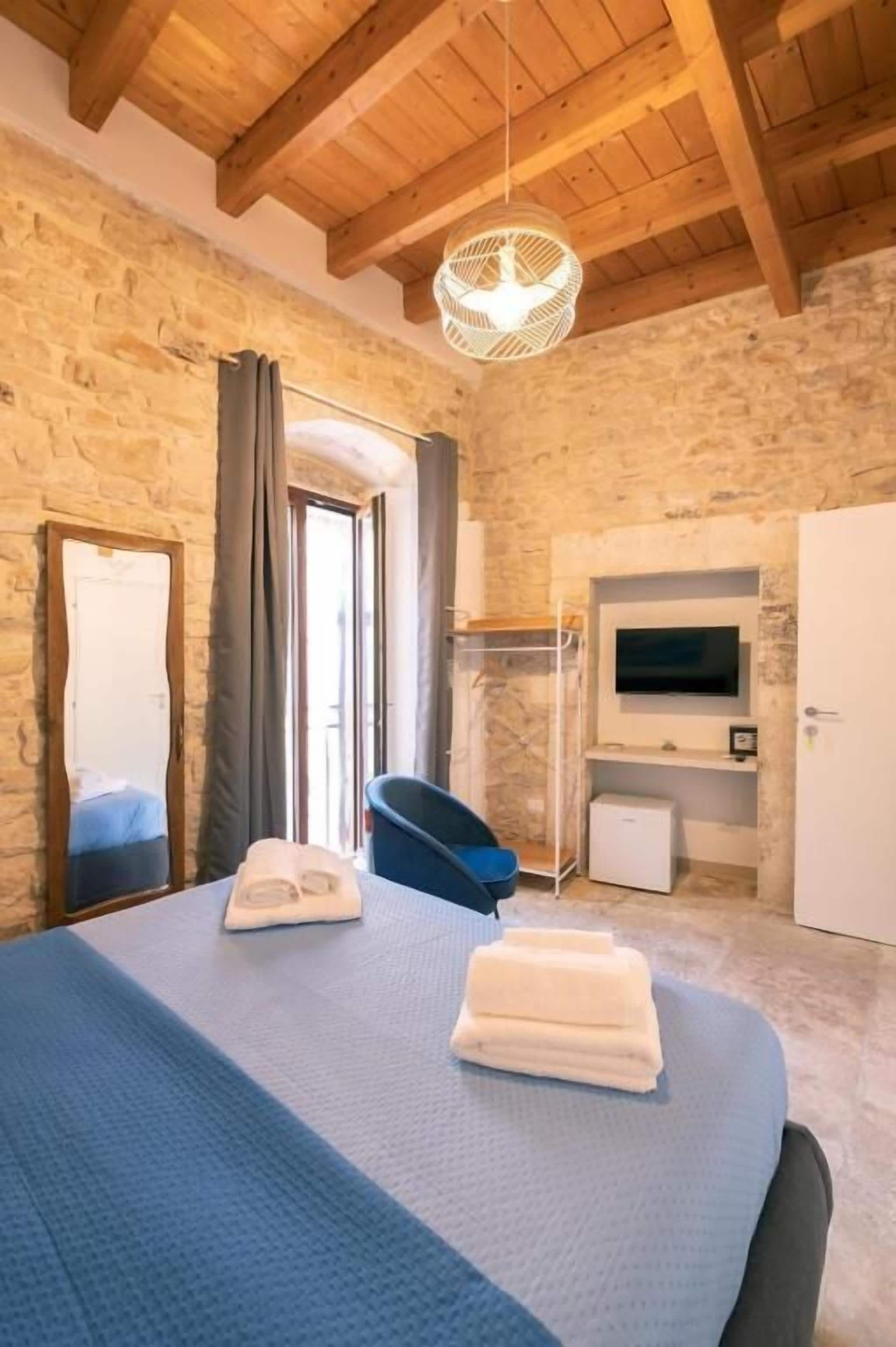 Chambre, vue cour intérieure