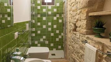 Twin Room, City View | Bathroom