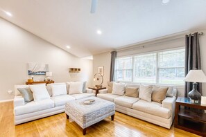 TV, fireplace, offices - Pet-Friendly Bella Vista Home Near Tanyard Trail (Bella Vista)