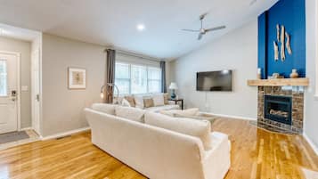 Fernseher, Kamin, Arbeitsbereiche