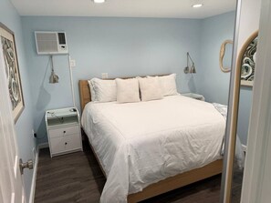 Iron/ironing board, free WiFi, bed sheets