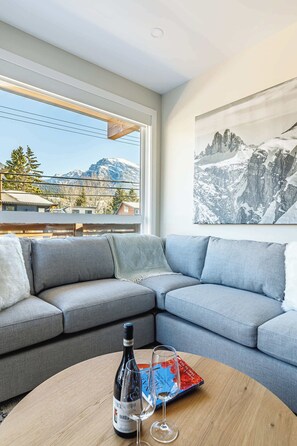 Fernseher, Kamin, Arbeitsbereiche