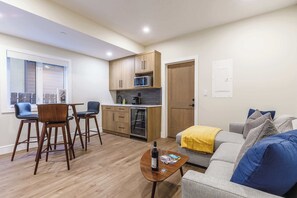 Interior - Aurora Lite - Brand new suite with private entrance (Canmore)