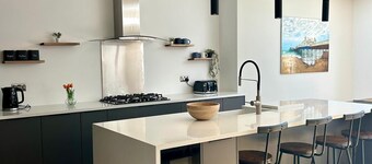 Large house close to the beach and shops sleeps 10