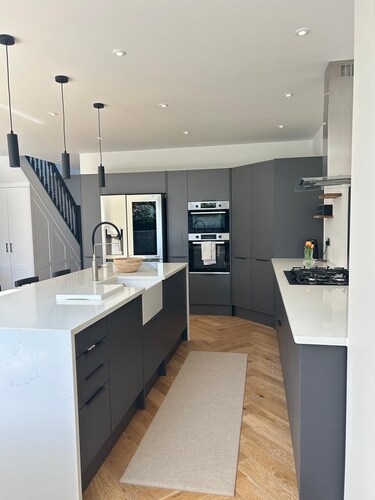 Large house close to the beach and shops sleeps 10