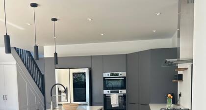 Large house close to the beach and shops sleeps 10