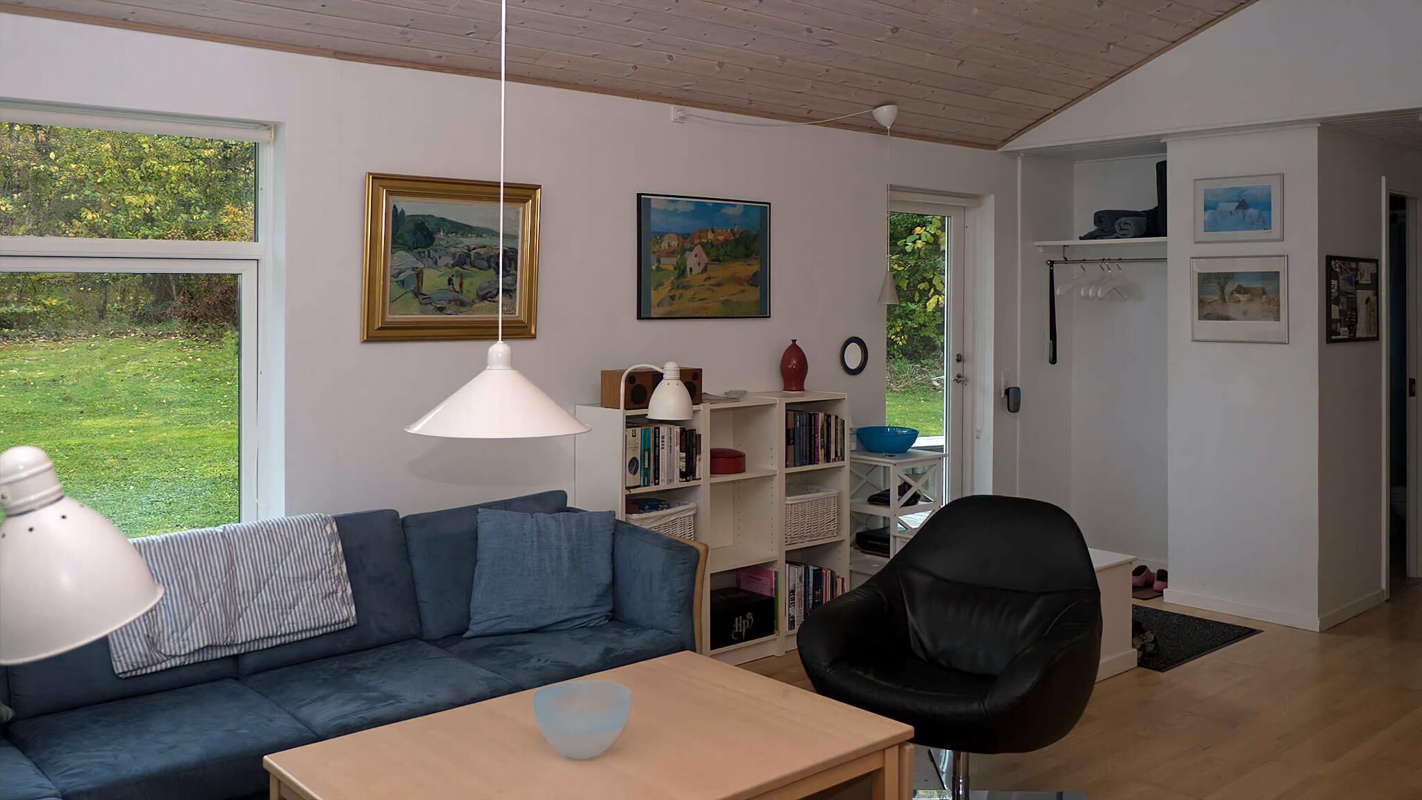 Flat-screen TV, stereo