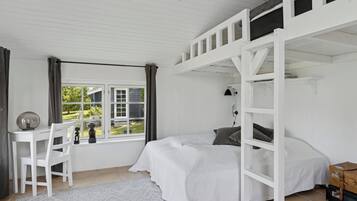 3 bedrooms, iron/ironing board, free WiFi