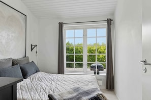3 bedrooms, iron/ironing board, free WiFi