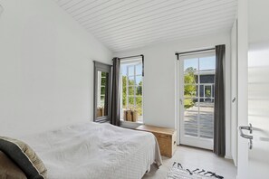 3 bedrooms, iron/ironing board, free WiFi