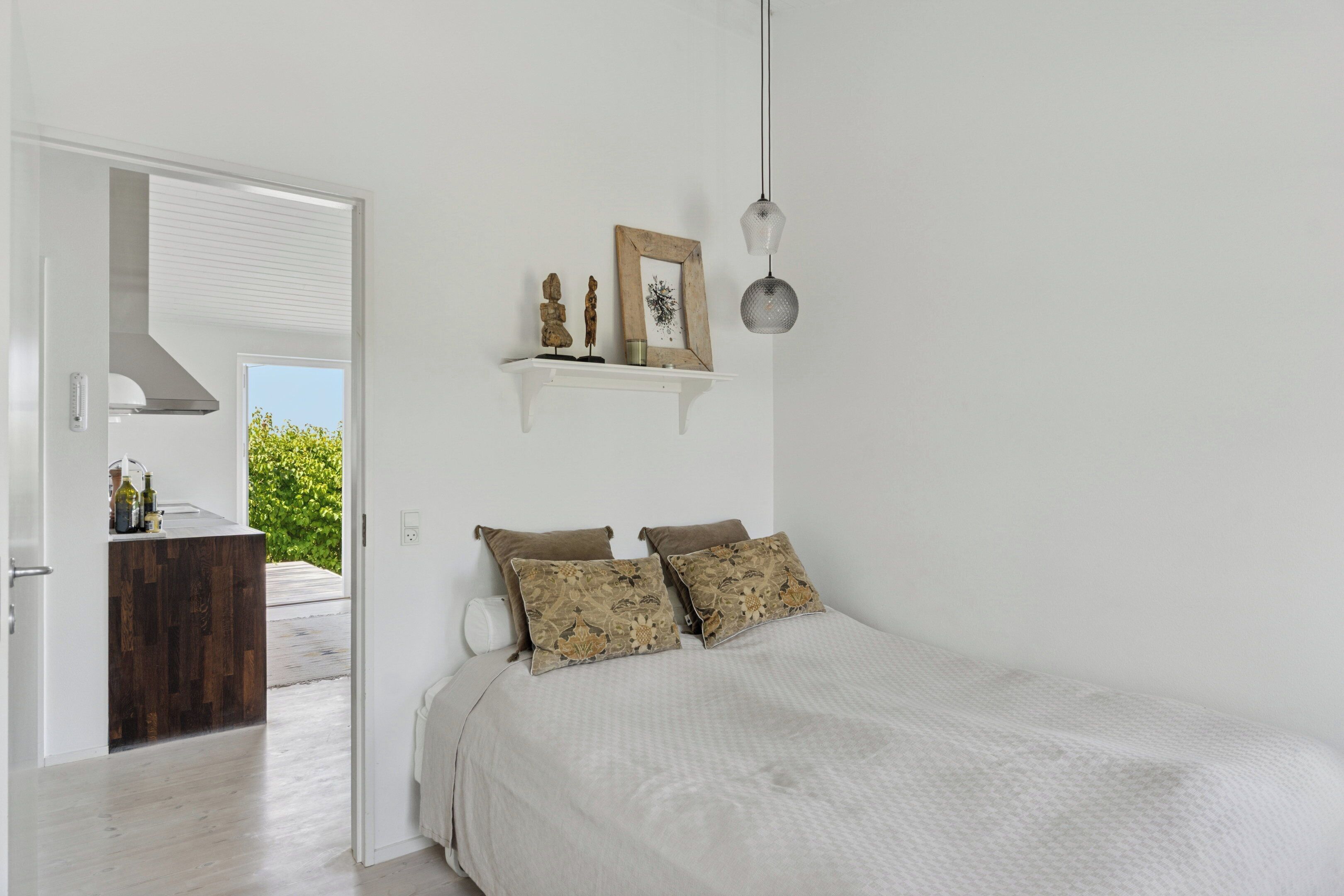 3 bedrooms, iron/ironing board, WiFi (free)