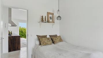 3 bedrooms, iron/ironing board, WiFi (free)