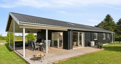 Spacious holiday home on Bogø