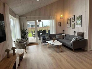 Living area - Spacious holiday home on Bogø (Bogø By)