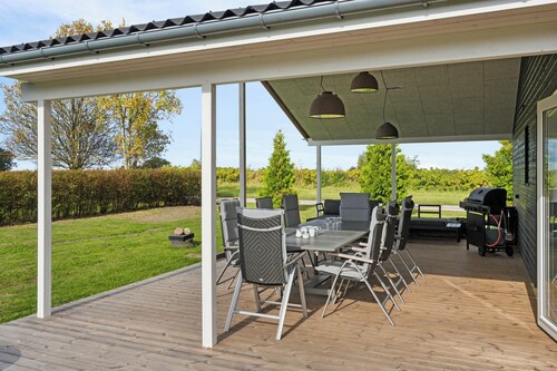 Spacious holiday home on Bogø