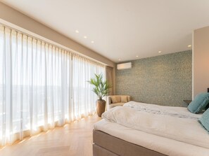 3 habitaciones, tabla de planchar con plancha, cuna de viaje y wifi