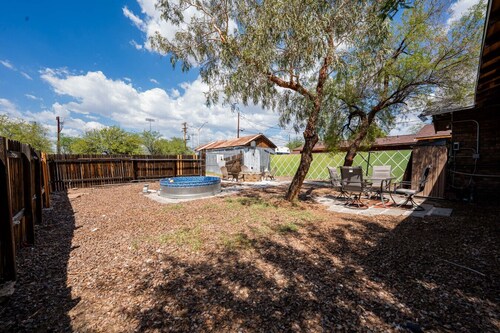 Work Desk • Fire Pit • Pool | Steps to UofA