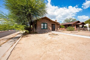 Exterior - Desert Nest Retreat • Firepit • Free Parking (Tucson)