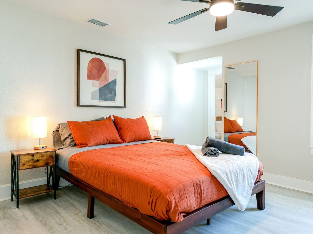 Schreibtisch, Bügeleisen/Bügelbrett, WLAN, Bettwäsche