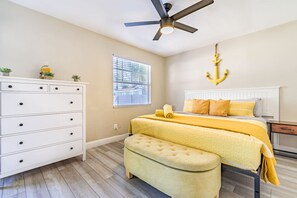 2 bedrooms, travel crib, WiFi, bed sheets - Sunny 2/1 Condo Close to Clearwater Beach (Clearwater)