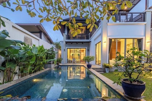 3BR Peaceful Pool Villa and Jacuzzi V241