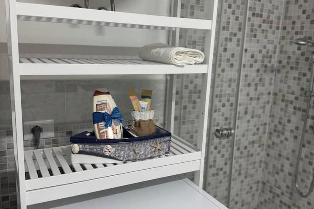 Haartrockner, Handtücher, Seife, Shampoo