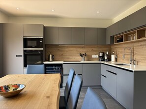 Fridge, microwave, oven, coffee/tea maker