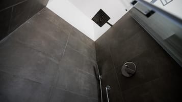 Handtücher, Seife, Shampoo, Toilettenpapier