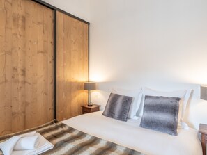 3 bedrooms, free WiFi, bed sheets