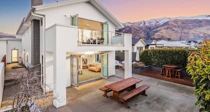 Jessies Lakehouse - your perfect Wanaka base