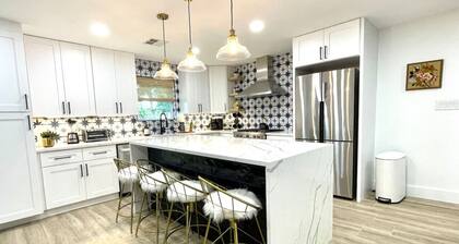 Hideaway close to Gtown Square/Bikes/Outdoor Space/Family Friendly