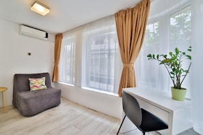 Habitación estándar con 2 camas individuales, vistas al jardín | Escritorio y wifi gratis